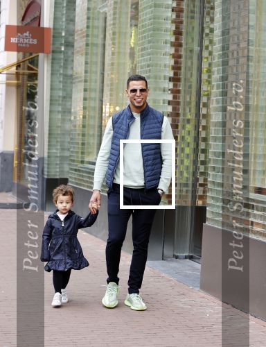 Amsterdam 6 jun i 2020
Jalal Oba met zijn dochter Lina op de pc hooftstraat