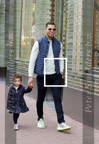 Amsterdam 6 jun i 2020
Jalal Oba met zijn dochter Lina op de pc hooftstraat