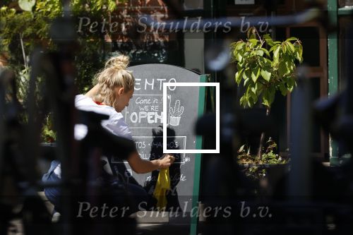 Amsterdam 6 mei 2020
Jennifer Hofman werkt parttime in het restaurant van haar vriend