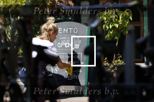 Amsterdam 6 mei 2020
Jennifer Hofman werkt parttime in het restaurant van haar vriend