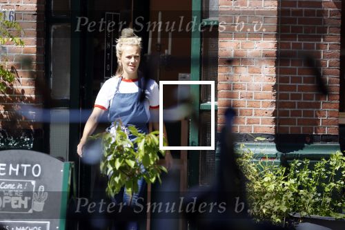 Amsterdam 6 mei 2020
Jennifer Hofman werkt parttime in het restaurant van haar vriend