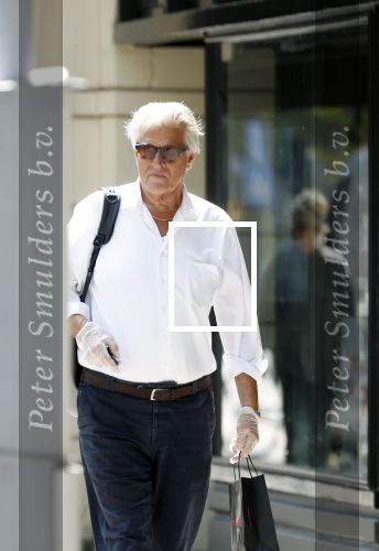 Amsterdam 25 mei 2020
Jeroen Krabbe doet boodschappen in zijn biro / karretje