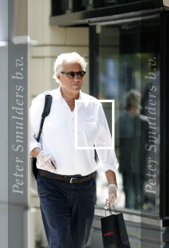 Amsterdam 25 mei 2020
Jeroen Krabbe doet boodschappen in zijn biro / karretje
