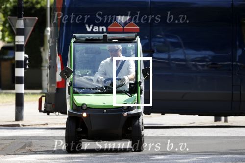 Amsterdam 25 mei 2020
Jeroen Krabbe doet boodschappen in zijn biro / karretje