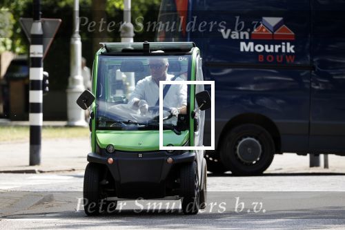 Amsterdam 25 mei 2020
Jeroen Krabbe doet boodschappen in zijn biro / karretje