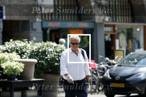 Amsterdam 25 mei 2020
Jeroen Krabbe doet boodschappen in zijn biro / karretje