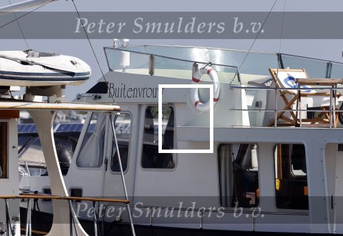Loosdrecht 7 mei 2020
Jeroen Pauw op zijn boor met de naam buitenvrouw in de haven in Loosdrecht.