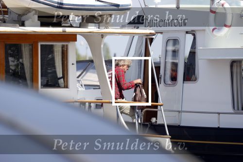 Loosdrecht 7 mei 2020
Jeroen Pauw op zijn boor met de naam buitenvrouw in de haven in Loosdrecht.