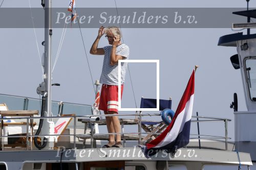 Loosdrecht 7 mei 2020
Jeroen Pauw op zijn boor met de naam buitenvrouw in de haven in Loosdrecht.