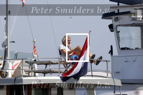 Loosdrecht 7 mei 2020
Jeroen Pauw op zijn boor met de naam buitenvrouw in de haven in Loosdrecht.