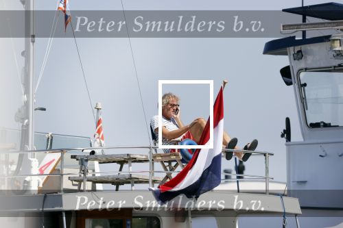 Loosdrecht 7 mei 2020
Jeroen Pauw op zijn boor met de naam buitenvrouw in de haven in Loosdrecht.