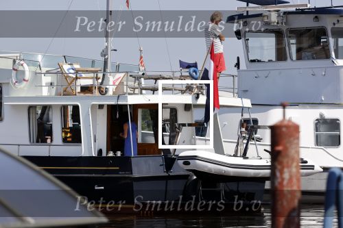 Loosdrecht 7 mei 2020
Jeroen Pauw op zijn boor met de naam buitenvrouw in de haven in Loosdrecht.
