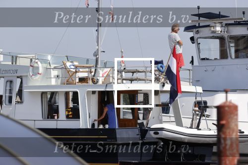 Loosdrecht 7 mei 2020
Jeroen Pauw op zijn boor met de naam buitenvrouw in de haven in Loosdrecht.