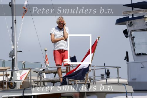 Loosdrecht 7 mei 2020
Jeroen Pauw op zijn boor met de naam buitenvrouw in de haven in Loosdrecht.