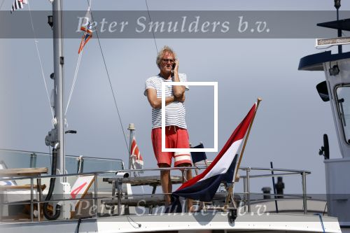 Loosdrecht 7 mei 2020
Jeroen Pauw op zijn boor met de naam buitenvrouw in de haven in Loosdrecht.