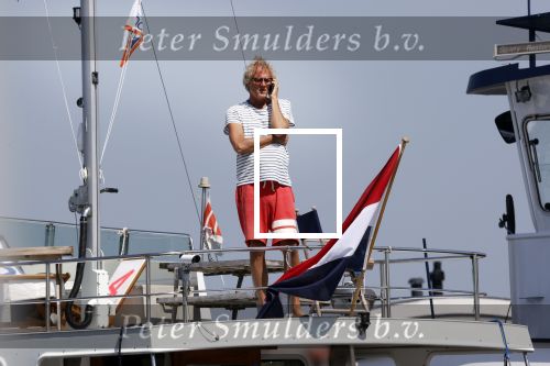 Loosdrecht 7 mei 2020
Jeroen Pauw op zijn boor met de naam buitenvrouw in de haven in Loosdrecht.