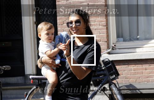 Amsterdam 9 mei 2020
Joelle Gullit met het zoontje van Lil Kleine en jaimy Vaes