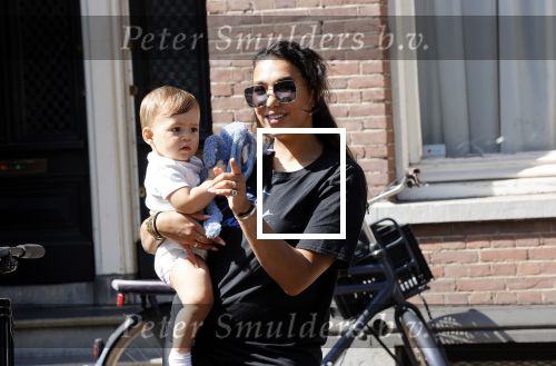Amsterdam 9 mei 2020
Joelle Gullit met het zoontje van Lil Kleine en jaimy Vaes