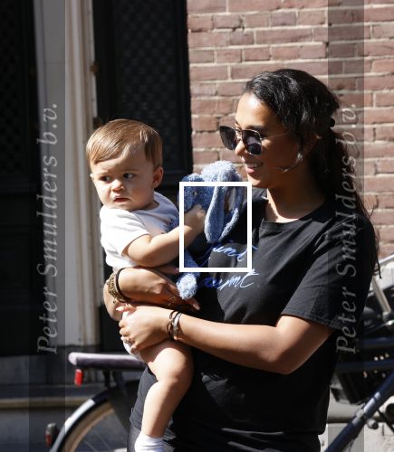 Amsterdam 9 mei 2020
Joelle Gullit met het zoontje van Lil Kleine en jaimy Vaes