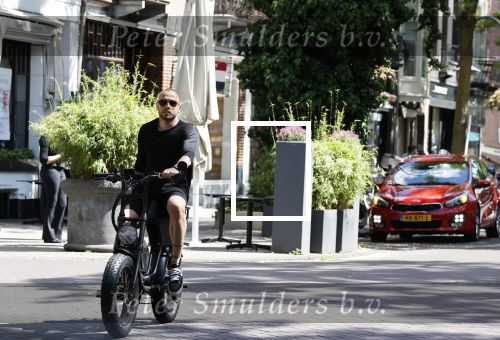Amsterdam 28 mei 2020
Johnny Heitinga met zijn kinderen Jezebel en Lennox op de fiets in Amsterdam zuid