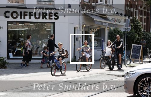 Amsterdam 28 mei 2020
Johnny Heitinga met zijn kinderen Jezebel en Lennox op de fiets in Amsterdam zuid