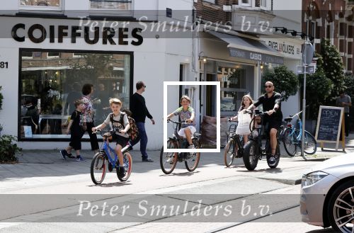 Amsterdam 28 mei 2020
Johnny Heitinga met zijn kinderen Jezebel en Lennox op de fiets in Amsterdam zuid