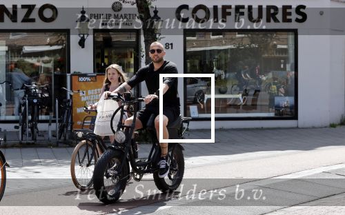 Amsterdam 28 mei 2020
Johnny Heitinga met zijn kinderen Jezebel en Lennox op de fiets in Amsterdam zuid