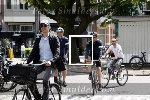 Amsterdam, 25 Mei 2020
Johnny Heitinga Ralph Manheim op de racefiets
