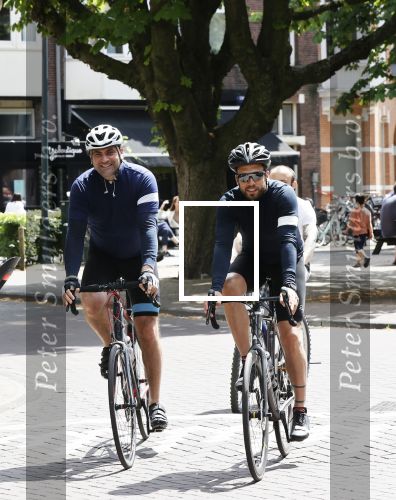 Amsterdam, 25 Mei 2020
Johnny Heitinga Ralph Manheim op de racefiets