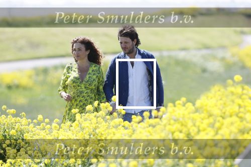 Uitdam 4 mei 2020
Katja Schuurman ( zwanger) en haar man op de dijk bij Uitdam.