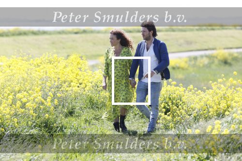 Uitdam 4 mei 2020
Katja Schuurman ( zwanger) en haar man op de dijk bij Uitdam.