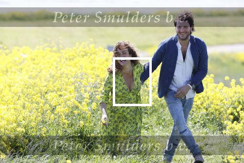 Uitdam 4 mei 2020
Katja Schuurman ( zwanger) en haar man op de dijk bij Uitdam.