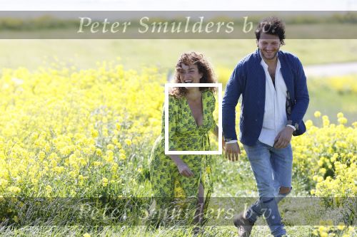 Uitdam 4 mei 2020
Katja Schuurman ( zwanger) en haar man op de dijk bij Uitdam.