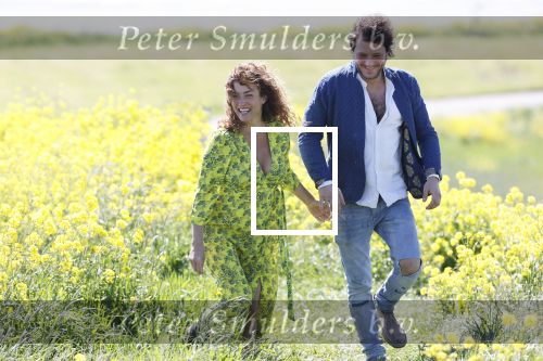 Uitdam 4 mei 2020
Katja Schuurman ( zwanger) en haar man op de dijk bij Uitdam.