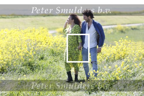Uitdam 4 mei 2020
Katja Schuurman ( zwanger) en haar man op de dijk bij Uitdam.