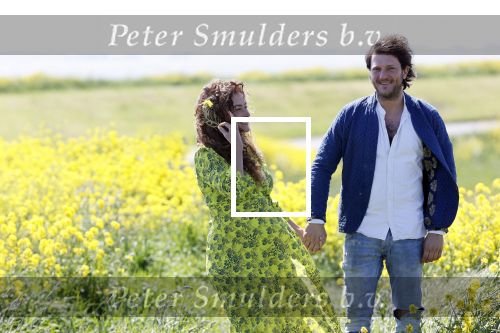 Uitdam 4 mei 2020
Katja Schuurman ( zwanger) en haar man op de dijk bij Uitdam.
