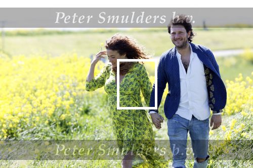 Uitdam 4 mei 2020
Katja Schuurman ( zwanger) en haar man op de dijk bij Uitdam.