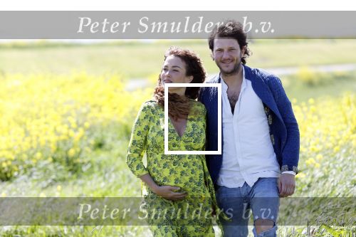 Uitdam 4 mei 2020
Katja Schuurman ( zwanger) en haar man op de dijk bij Uitdam.