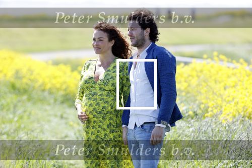 Uitdam 4 mei 2020
Katja Schuurman ( zwanger) en haar man op de dijk bij Uitdam.