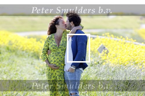 Uitdam 4 mei 2020
Katja Schuurman ( zwanger) en haar man op de dijk bij Uitdam.