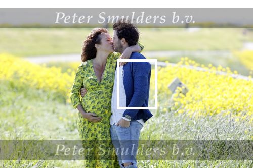 Uitdam 4 mei 2020
Katja Schuurman ( zwanger) en haar man op de dijk bij Uitdam.