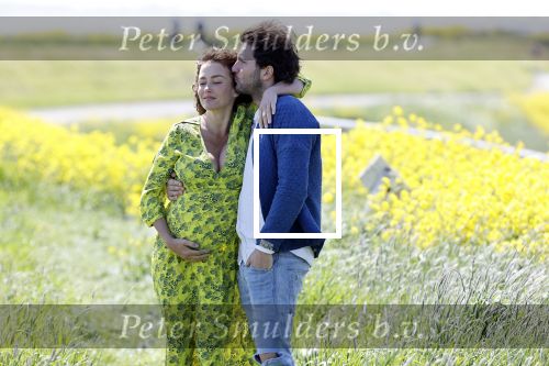 Uitdam 4 mei 2020
Katja Schuurman ( zwanger) en haar man op de dijk bij Uitdam.