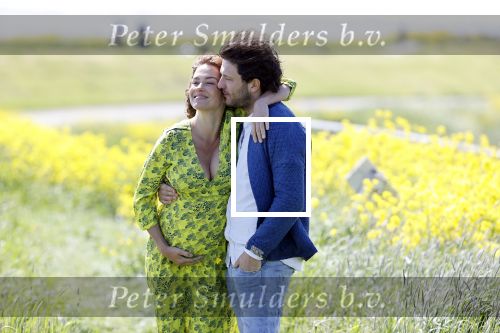 Uitdam 4 mei 2020
Katja Schuurman ( zwanger) en haar man op de dijk bij Uitdam.