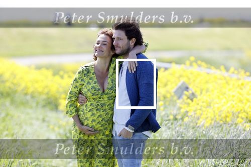 Uitdam 4 mei 2020
Katja Schuurman ( zwanger) en haar man op de dijk bij Uitdam.