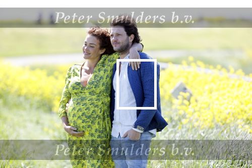 Uitdam 4 mei 2020
Katja Schuurman ( zwanger) en haar man op de dijk bij Uitdam.