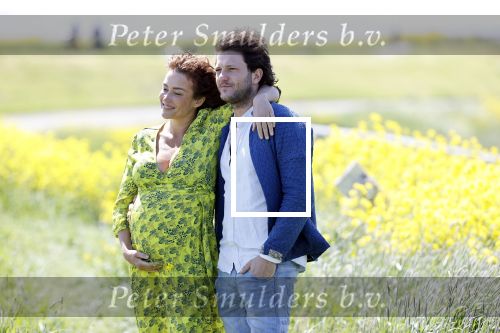 Uitdam 4 mei 2020
Katja Schuurman ( zwanger) en haar man op de dijk bij Uitdam.