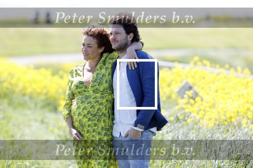 Uitdam 4 mei 2020
Katja Schuurman ( zwanger) en haar man op de dijk bij Uitdam.