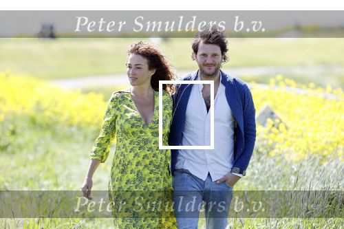 Uitdam 4 mei 2020
Katja Schuurman ( zwanger) en haar man op de dijk bij Uitdam.