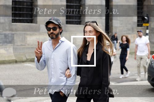 Amsterdam 1 juni 2020
Demonstratie op de dam tegen politiegeweld tegen donkere mensen naar aanleiding van de dood van George Floyd door poltieman in USA. Kay nambiar met nieuwe vriendin