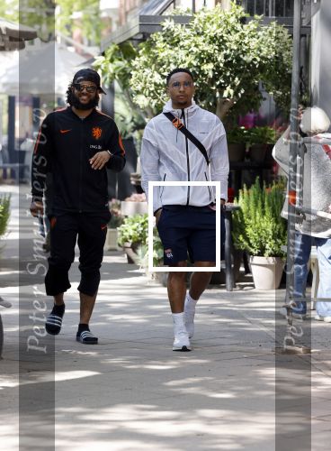 Amsterdam 7 mei 2020
Kenny tete met een kennis in Amsterdam zuid